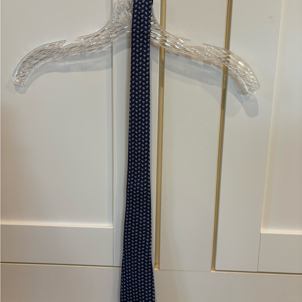 Like New Vineyard Vines Boys Navy Blue Silk Tie with White Graduation Hats